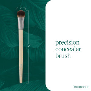 Precision concealer brush with compact bristle head and light wooden handle