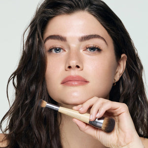 Dual-ended concealer makeup brush with beige handle and brown bristles