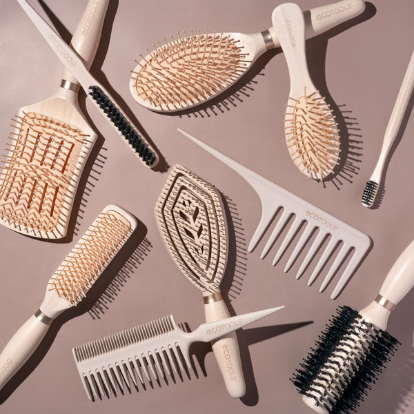 Double-sided hair comb set with two comb ends and ergonomic white handle