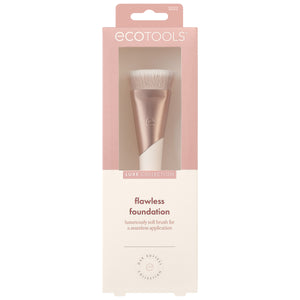 Foundation brush in luxe collection retail box with angled brush display